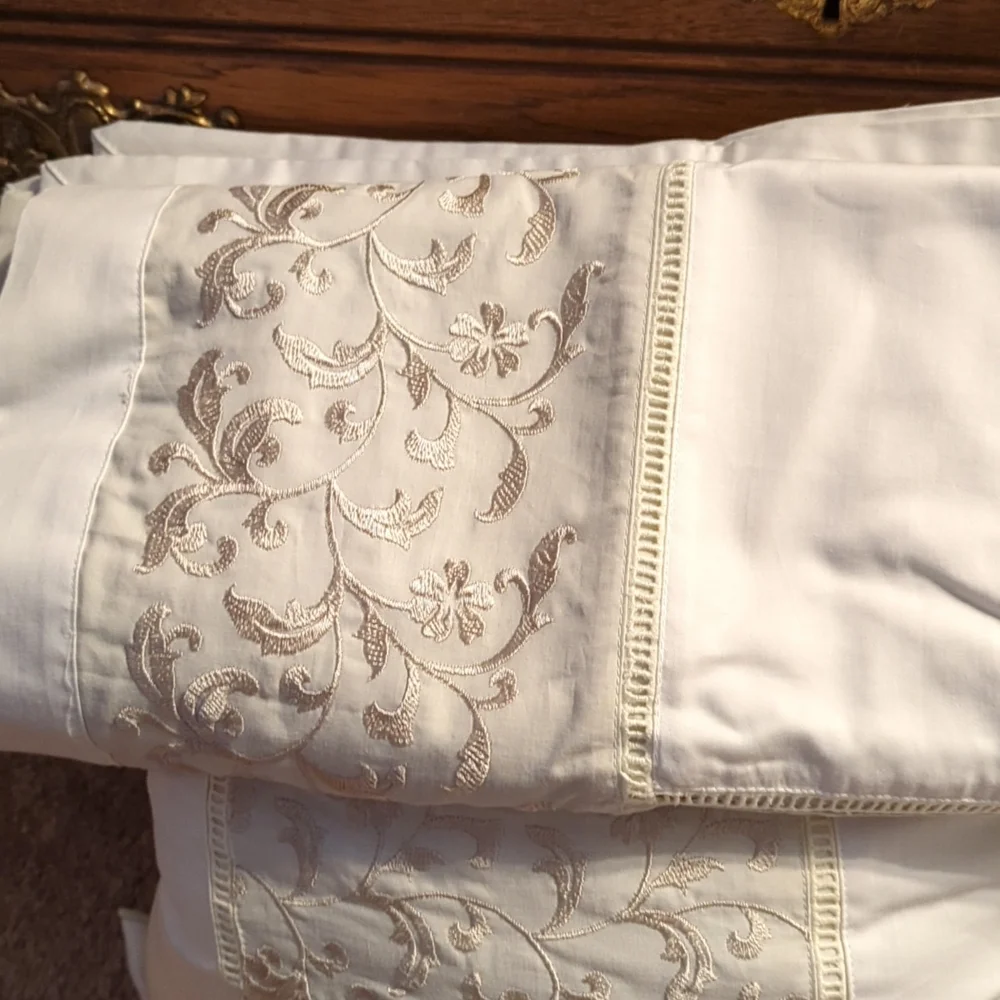 4Piece Bedding Accessory Completer Set SALE SALE SALE Never Used Sun Sale